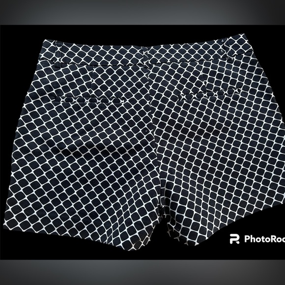 SHORTS - Picture 2 of 7